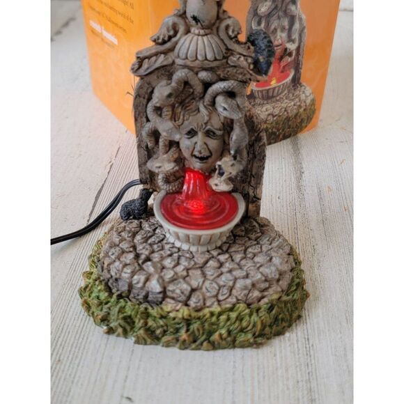 Dept 56 4020271 cursed Fountain Halloween Village accessories - Picture 8 of 9